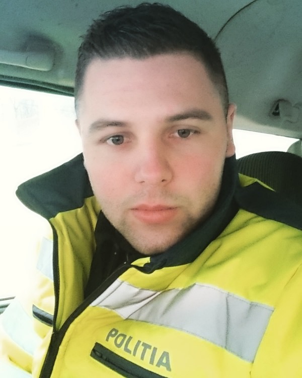 12764364_963435440378945_290465161077889