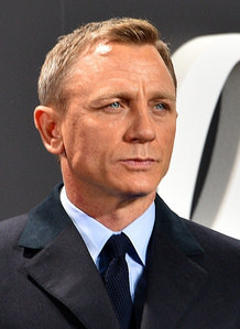 Daniel_Craig_-_Film_Premiere_-Spectre-_007_-_on_the_Red_Carpet_in_Berlin_(22387409720)_(cropped).jpg.b6ba5a6cb4ba62eaccdb1ba8fdb52a96.jpg