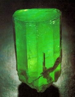 guinness-emerald-crystal-1759-carat-coscuez-mine-columbia.jpg.8e621c4ae555e3d287e81128fa85f56f.jpg