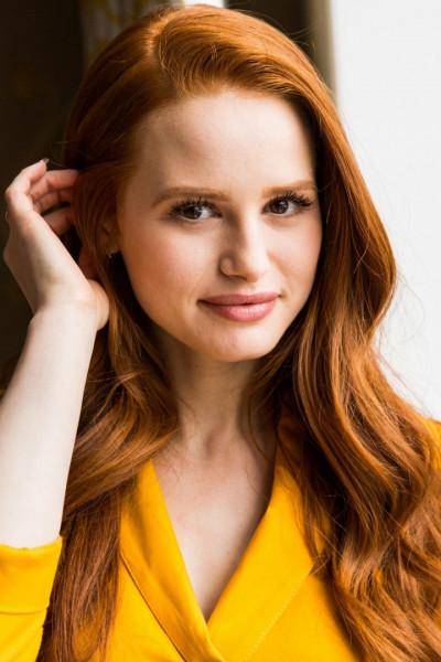 984773969_madelaine-petsch-photoshoot-for-coveteur-magazine-2018-121.thumb.jpg.9225559fd5dcb39ad63fd98830aed4b0.jpg